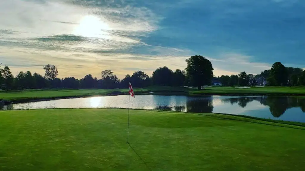 Golf Courses in Avon