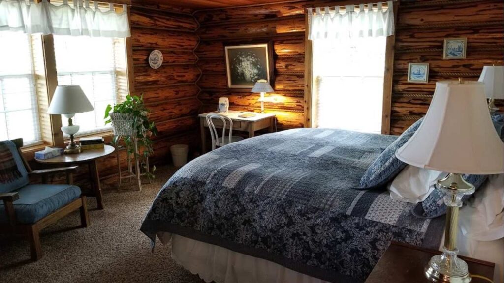 Double Arrow Lodge